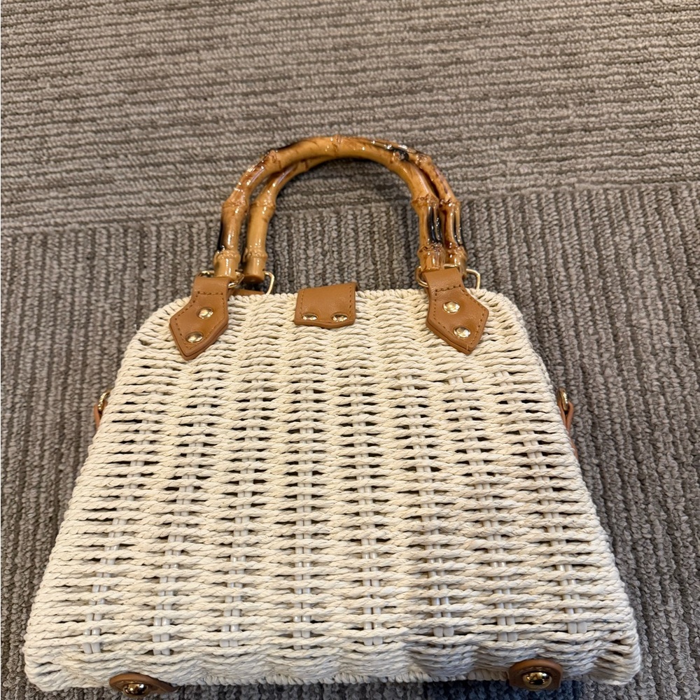 Elegant Tan Woven Handbag - Picture 2 of 3